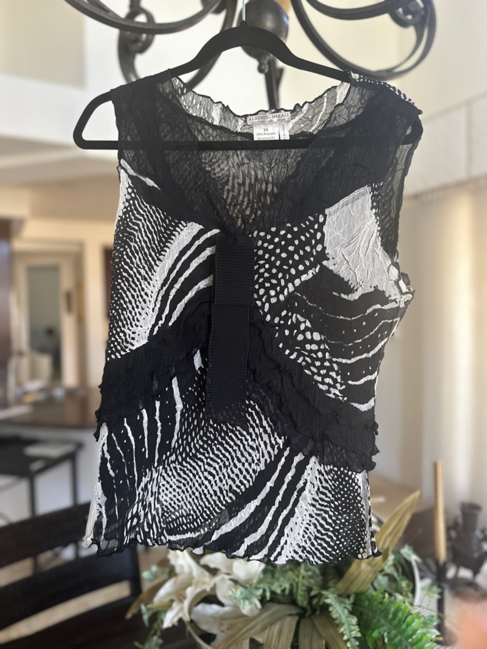 Alberto Makali Black and White Abstract Print Sleeveless top